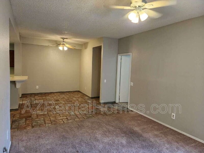 Building Photo - 2035 S Elm St