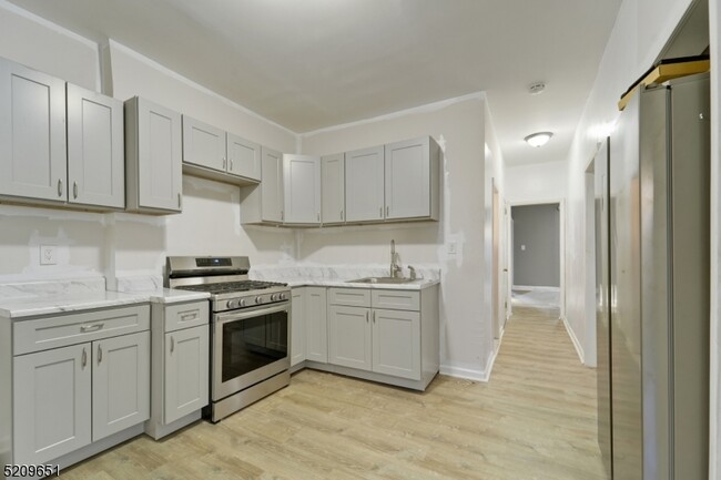 Building Photo - 814 S 19th St
