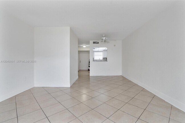 Foto del edificio - 9369 Fontainebleau Blvd