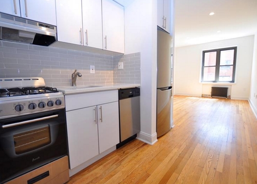 Primary Photo - 332 W 23rd St