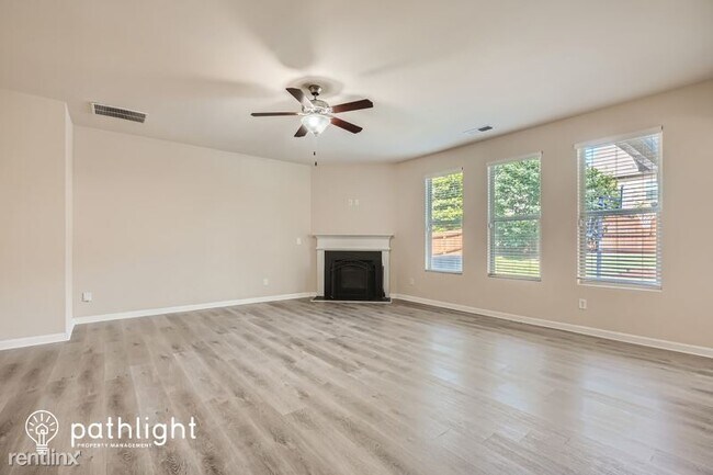 Building Photo - 4 br, 2.5 bath House - 1380 Worcester Trai...