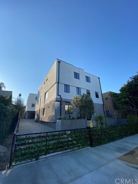 Building Photo - 837 N Harvard Blvd