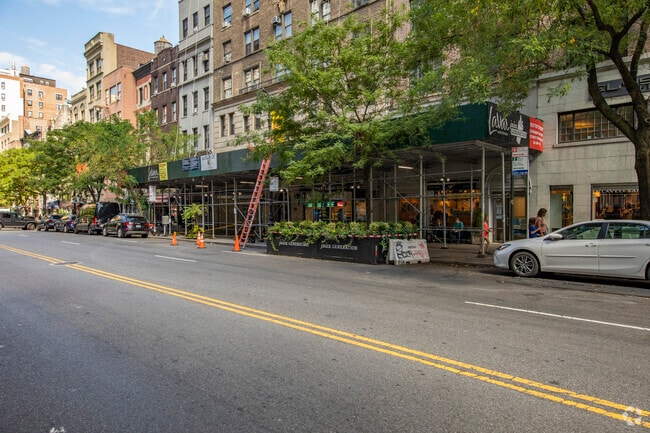 121 W 72nd St New York, NY 10023 - 121 W 72nd St