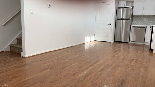 Foto del edificio - 3 br, 1 bath Triplex - 221 South 51st Stre...
