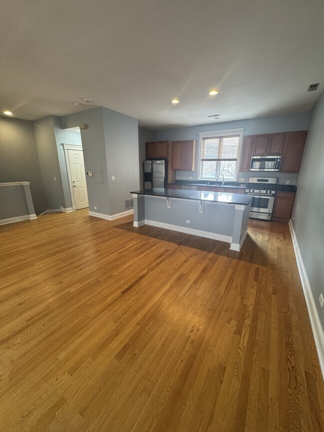 Foto del edificio - 1503 W Diversey Pkwy