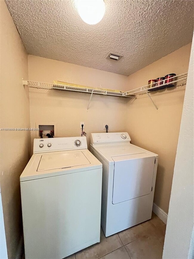 Building Photo - 1523 Lake Crystal Dr
