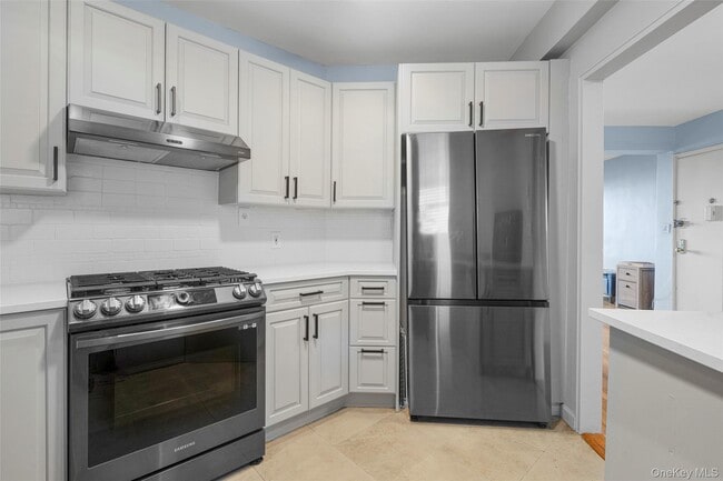 Building Photo - 325 King St