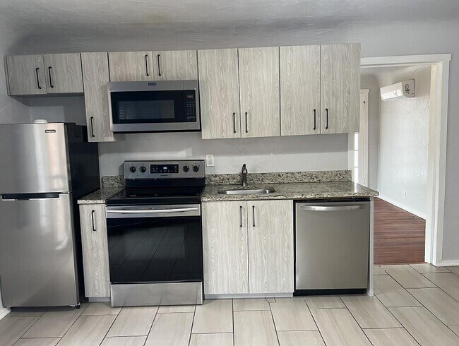 Foto del edificio - 2618 Idalia Ave