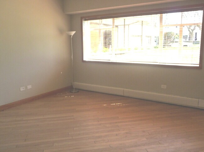 Building Photo - 2710 W Summerdale Ave