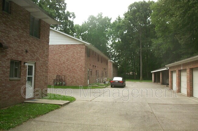 Foto del edificio - 470 Brentwood Dr