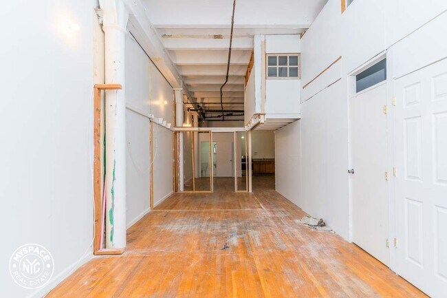 Building Photo - 28 Locust St