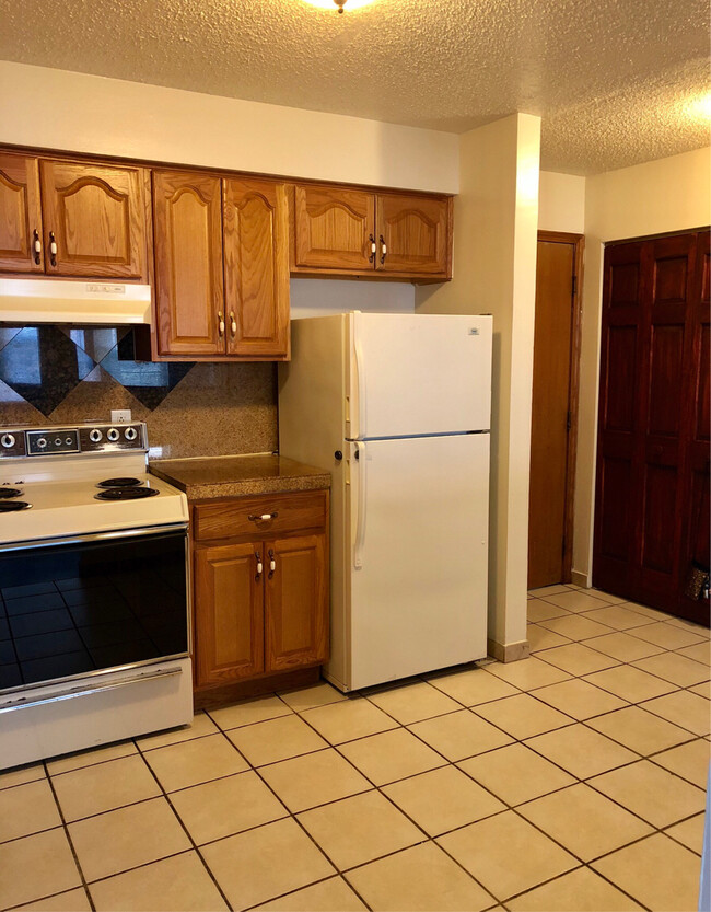 Building Photo - 308 N Larkin Ave