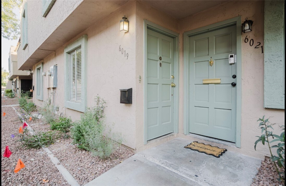 Foto principal - 6019 Vegas Dr