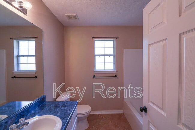 Foto del edificio - 7909 Cayenne Way