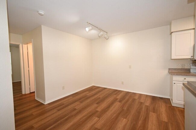 Foto del edificio - 36243 Lake Chase Blvd