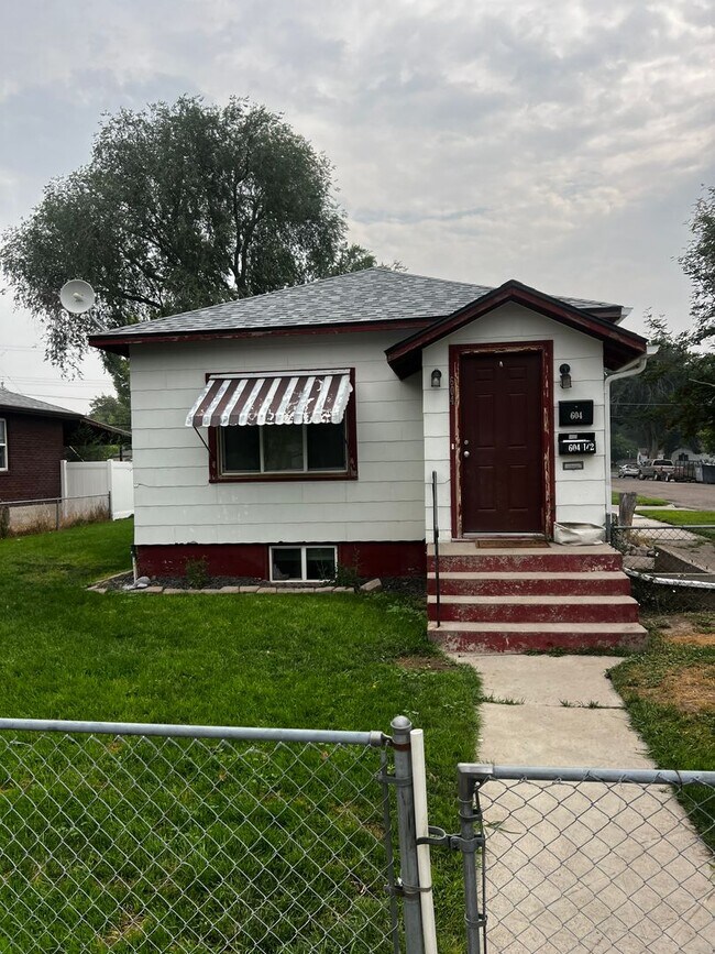 Building Photo - 604 N 10th Ave