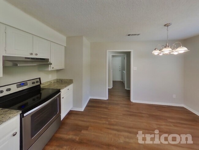 Foto del edificio - 824 Hollow Creek Rd