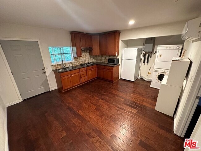 Building Photo - 4848 Oakwood Ave
