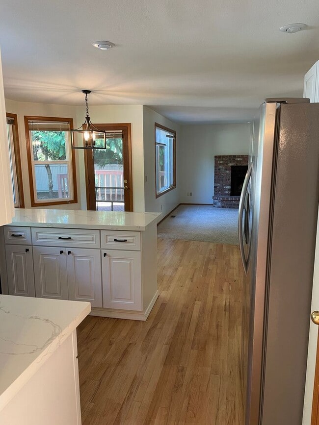 Building Photo - Beautiful Sammamish home on Quiet Street.