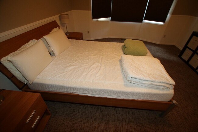 Foto del edificio - 2 Bed, 2 Bath Condo in East Anchorage!