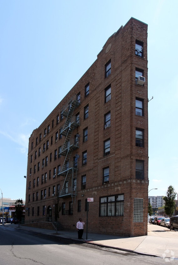 Foto del edificio - 1484 Inwood Ave