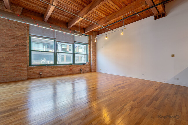 Building Photo - 1017 W Washington Blvd
