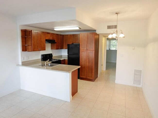 Photo - Golden Palms Apartments