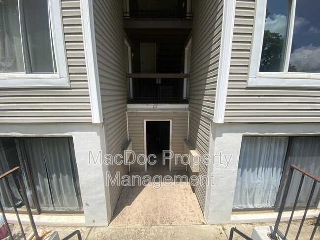 Building Photo - 111 Berry St