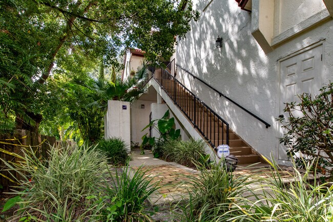 Building Photo - 502 Via Del Oro Dr