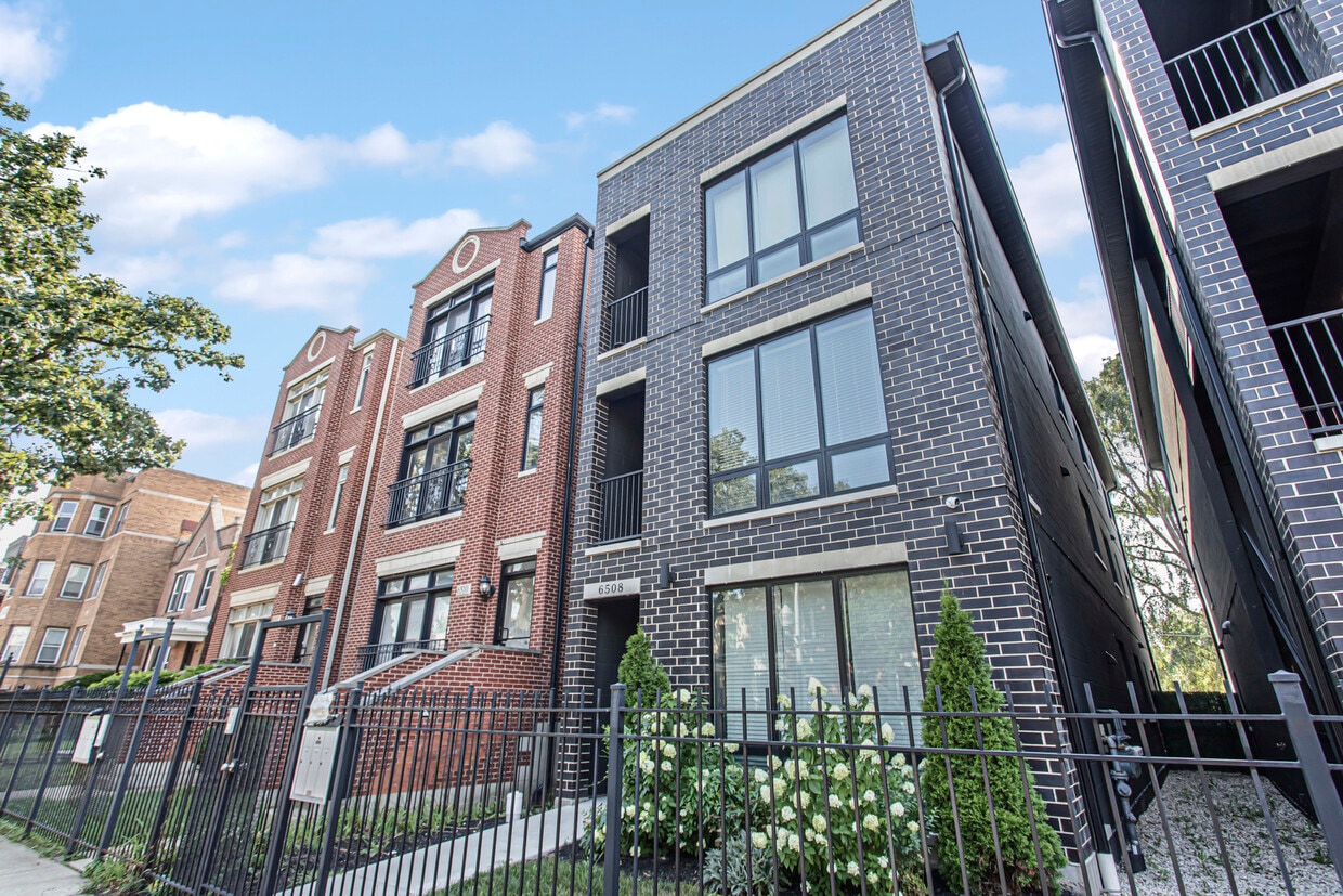 Foto principal - 6500 S Ingleside Ave
