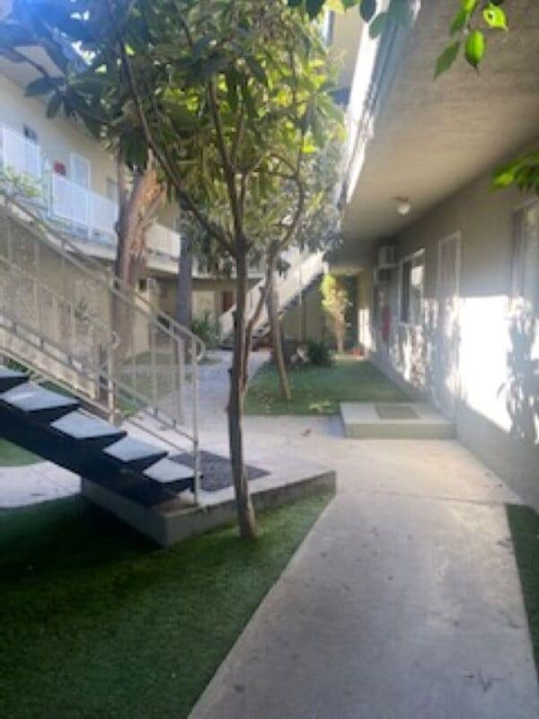 Building Photo - 626 E Chevy Chase Dr