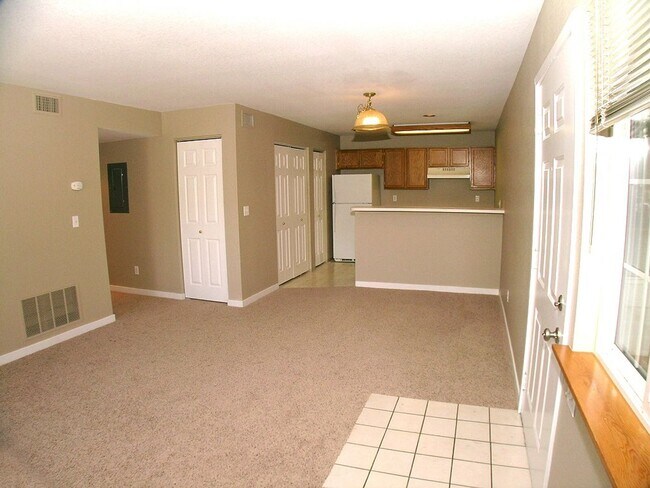 Foto del edificio - Convenient & Comfortable Condo Living Near...