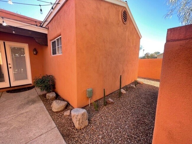 Foto del edificio - 2940 N Adelaide Farms Pl