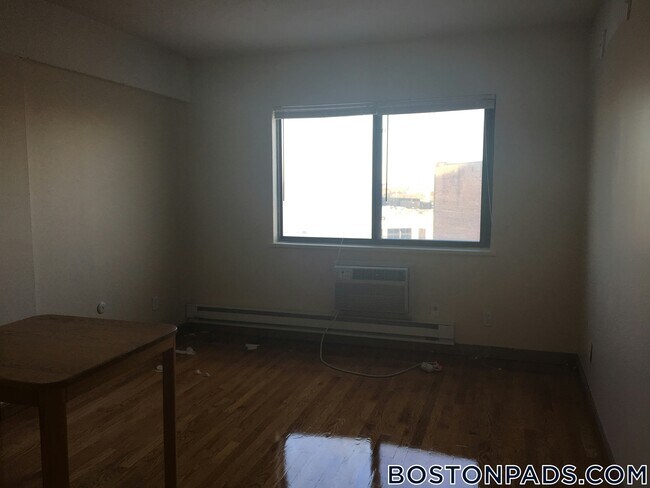 Foto del edificio - 1110 Commonwealth Ave