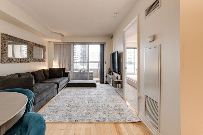 Photo du bâtiment - 250 Wellington St W