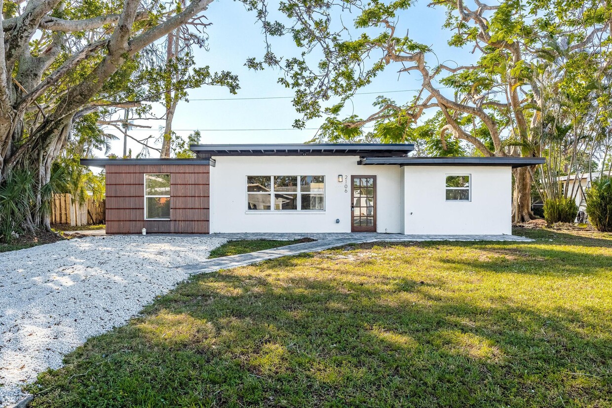 Primary Photo - 2106 Sunrise Blvd