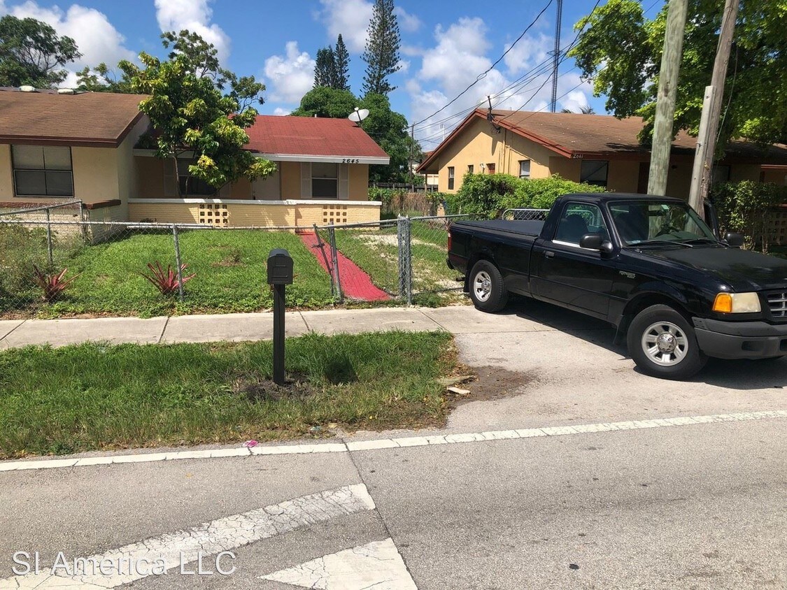 Foto principal - 2645 NW 20th St