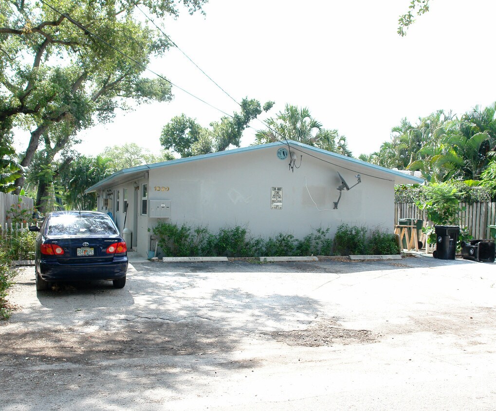 Building Photo - 1020 SW 15th Ter