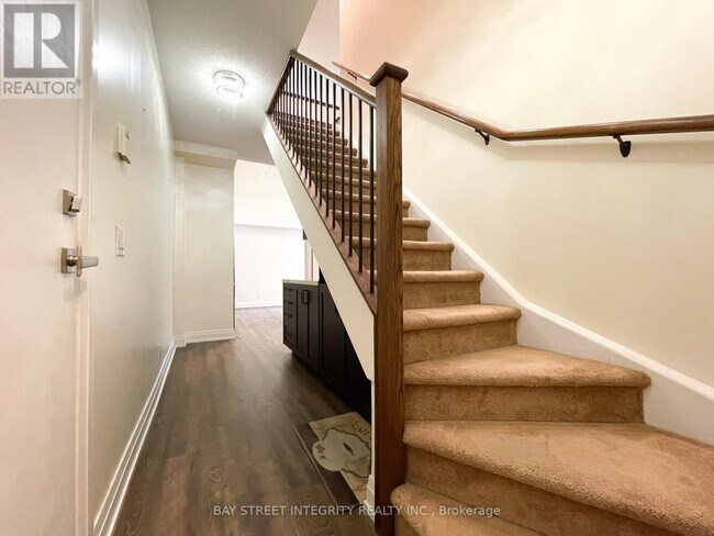 Building Photo - 565 Wilson Ave