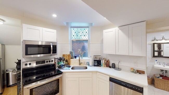 Building Photo - 1 Gloucester St