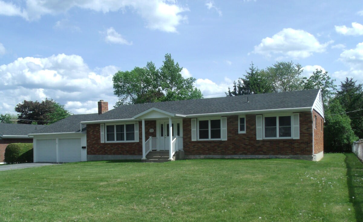 Foto principal - 11 Mason Dr