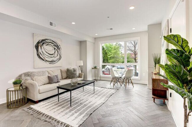 Foto del edificio - 3463 14th St NW