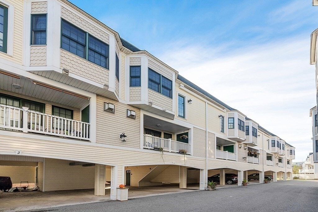 11 Railroad Ave Unit B2, Salisbury, MA 01952 Condo for Rent in
