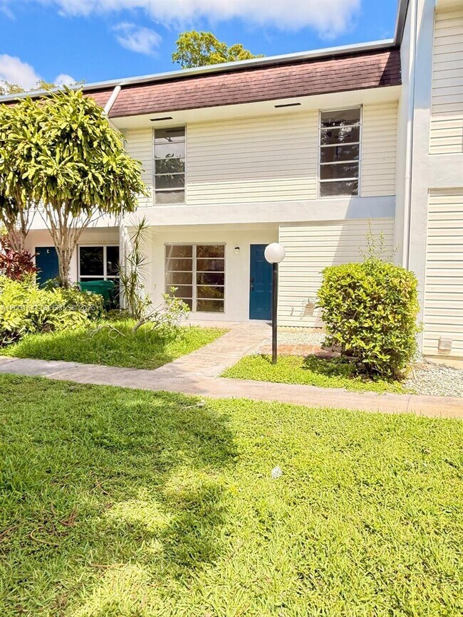 Foto del edificio - 3301 Raleigh St