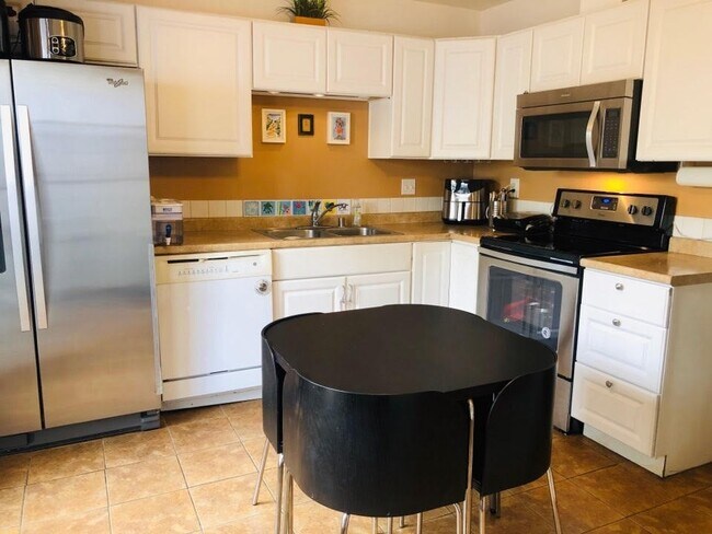 Foto del edificio - University City (UTC) 2BR/1BA CONDO @ GENE...