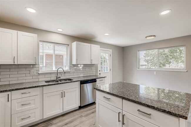 Foto del edificio - 1732 Florence St