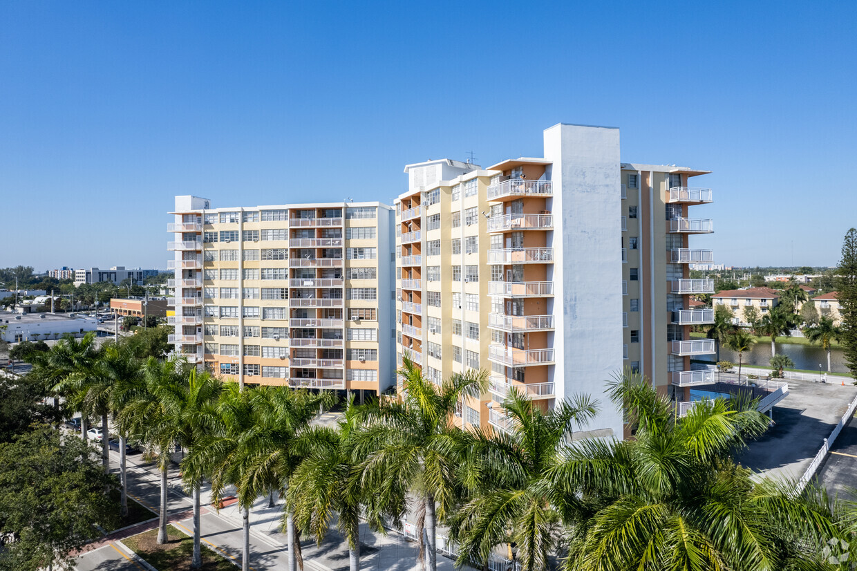 Primary Photo - Crestview Towers