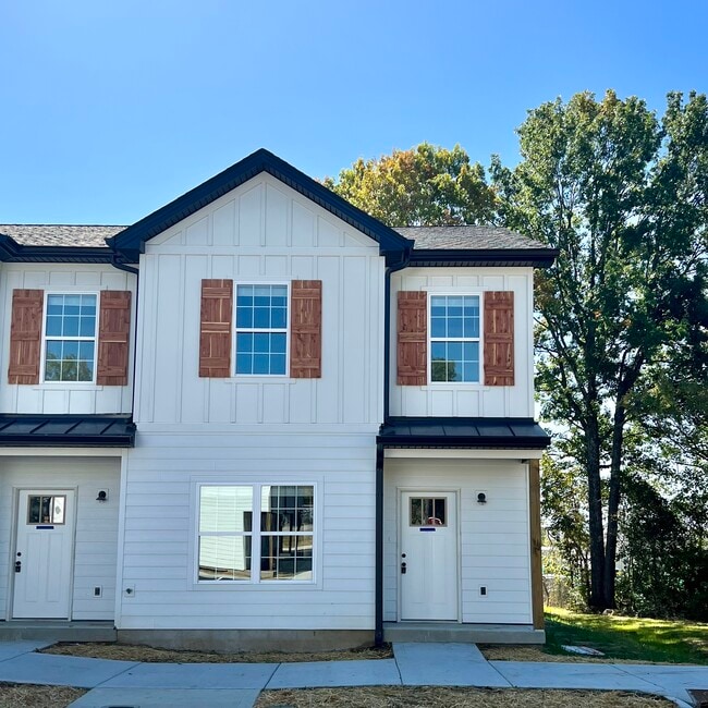 Building Photo - 1410B Bluebird Rd
