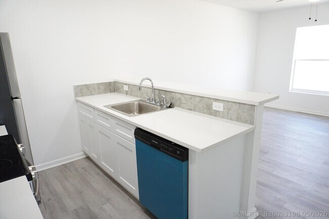 Foto del edificio - 1173 W 28th St