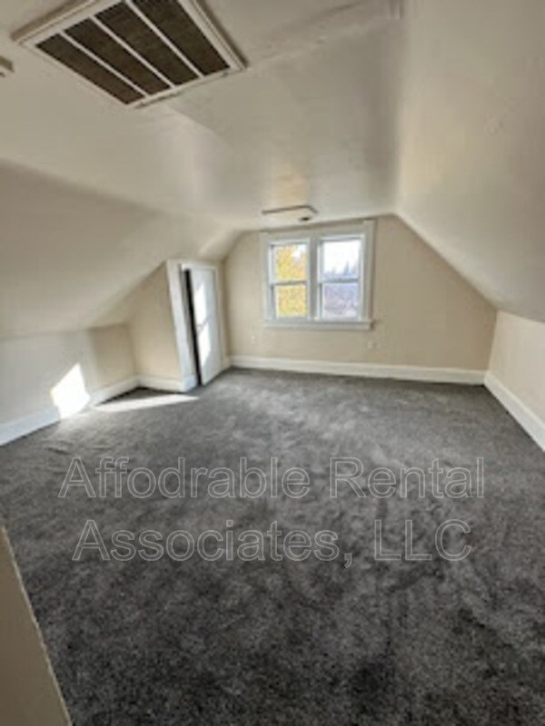 Building Photo - 1569 S 10th St